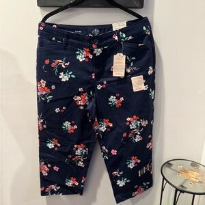 St. John's Bay Navy Floral Capri Pants